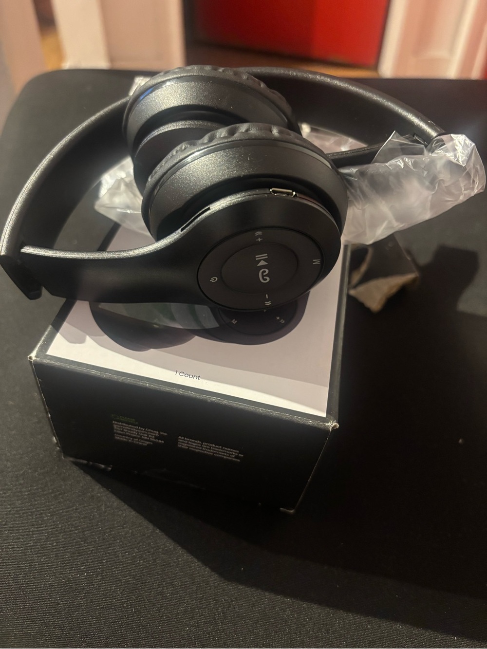 Black Wireless Over-Ear Bluetooth Headphones - Brand Unspecified